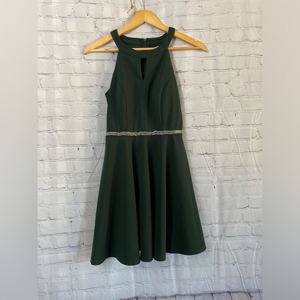 Honey and Rosie Sleeveless Keyhole Beaded Waist Fit-And-Flare Scuba Dress - Picture 2 of 10